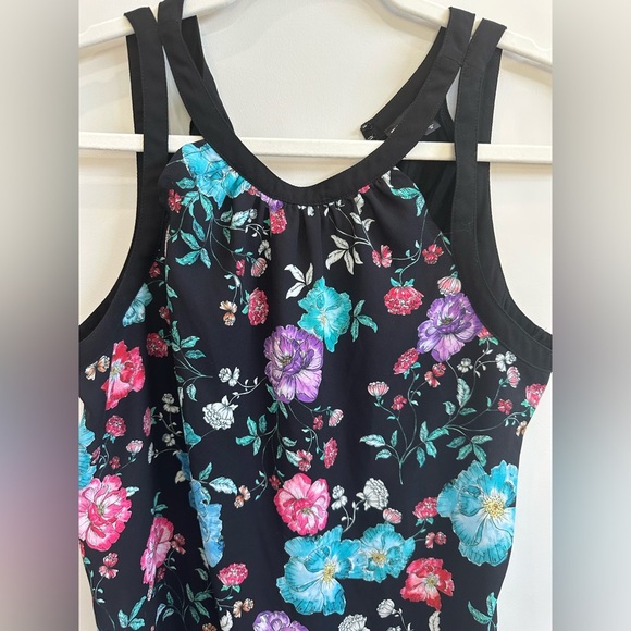 8/$20 Express Floral Sleeveless Top - Black with Multicolor Flowers Medium NWOT - Picture 5 of 8
